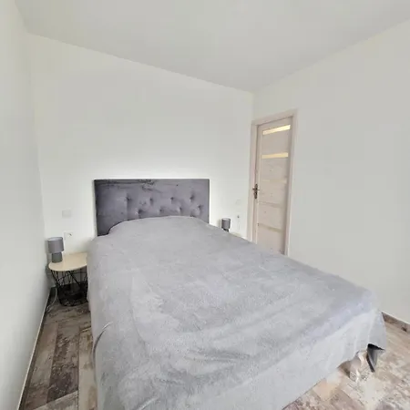Giedres Kalnieciu Apartments 1 *